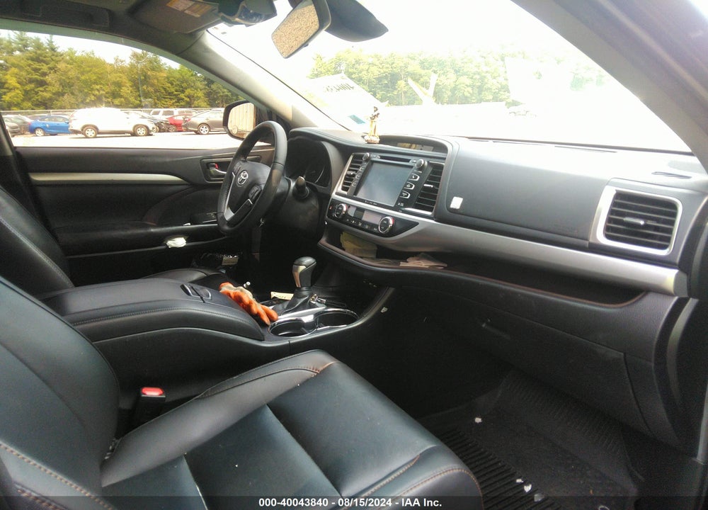 2019 TOYOTA HIGHLANDER XLE VIN: 5TDJZRFH3KS609952