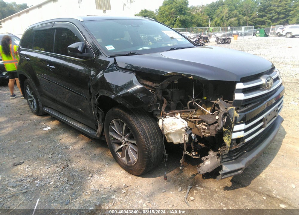 2019 TOYOTA HIGHLANDER XLE VIN: 5TDJZRFH3KS609952