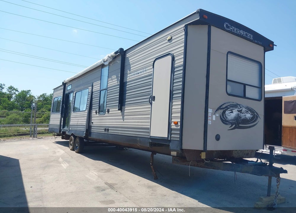 2017 FOREST RIVER CHEROKEE 39BF VIN: 4X4TCKR29HX126410