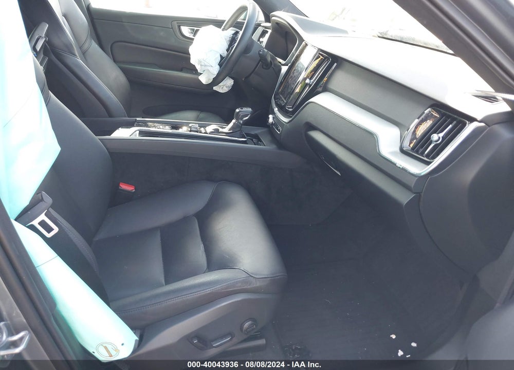 2019 VOLVO XC60 T5 MOMENTUM VIN: LYV102RK7KB349540