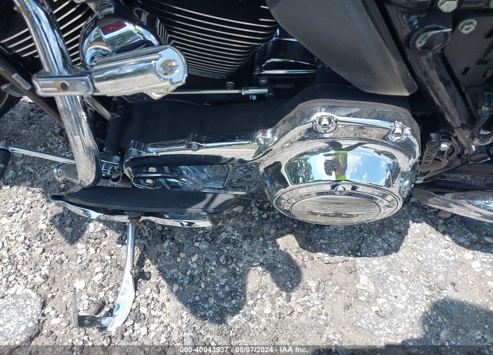 2011 HARLEY-DAVIDSON FLHTK VIN: 1HD1KEM15BB626387