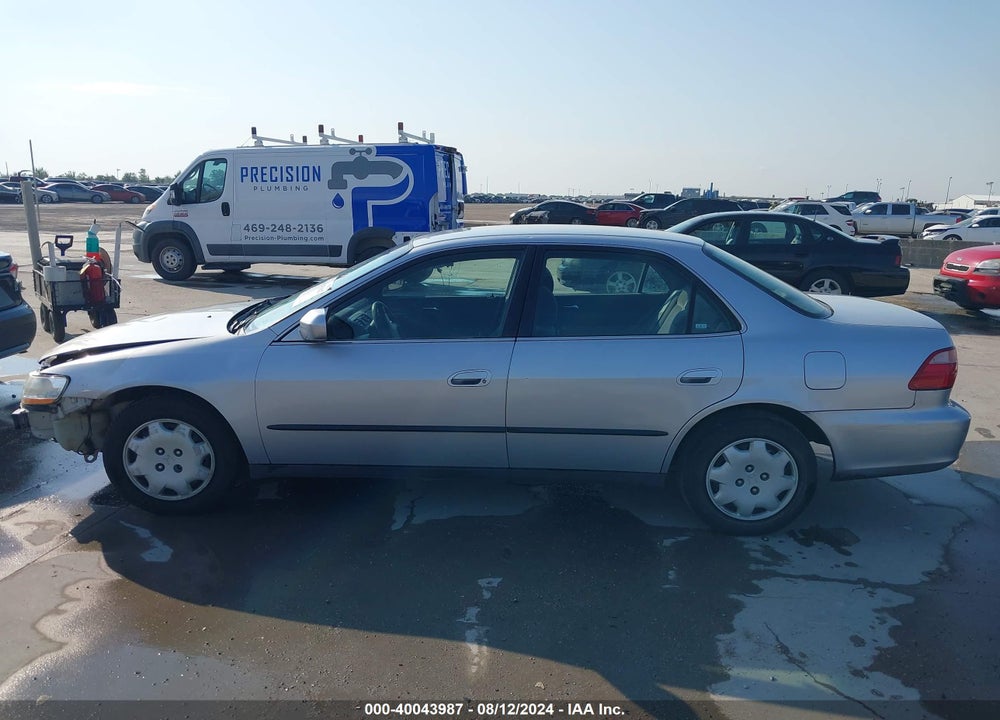 1999 HONDA ACCORD LX VIN: 1HGCG5648XA103558