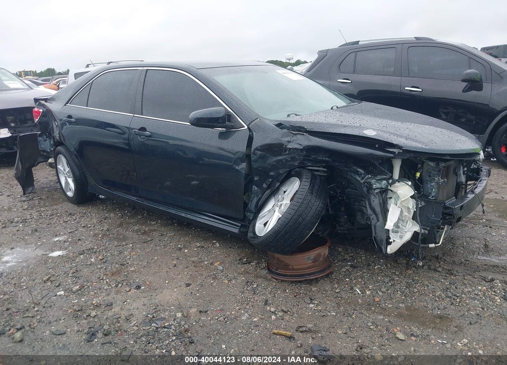 2014 TOYOTA CAMRY SE VIN: 4T1BF1FK5EU447246