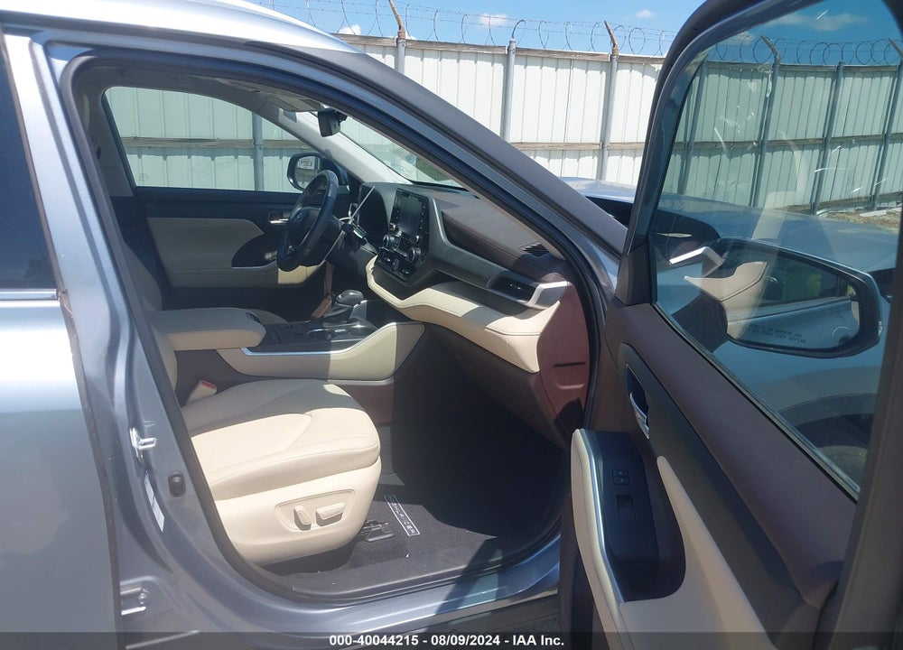 2021 TOYOTA HIGHLANDER XLE VIN: 5TDGZRBH6MS086381
