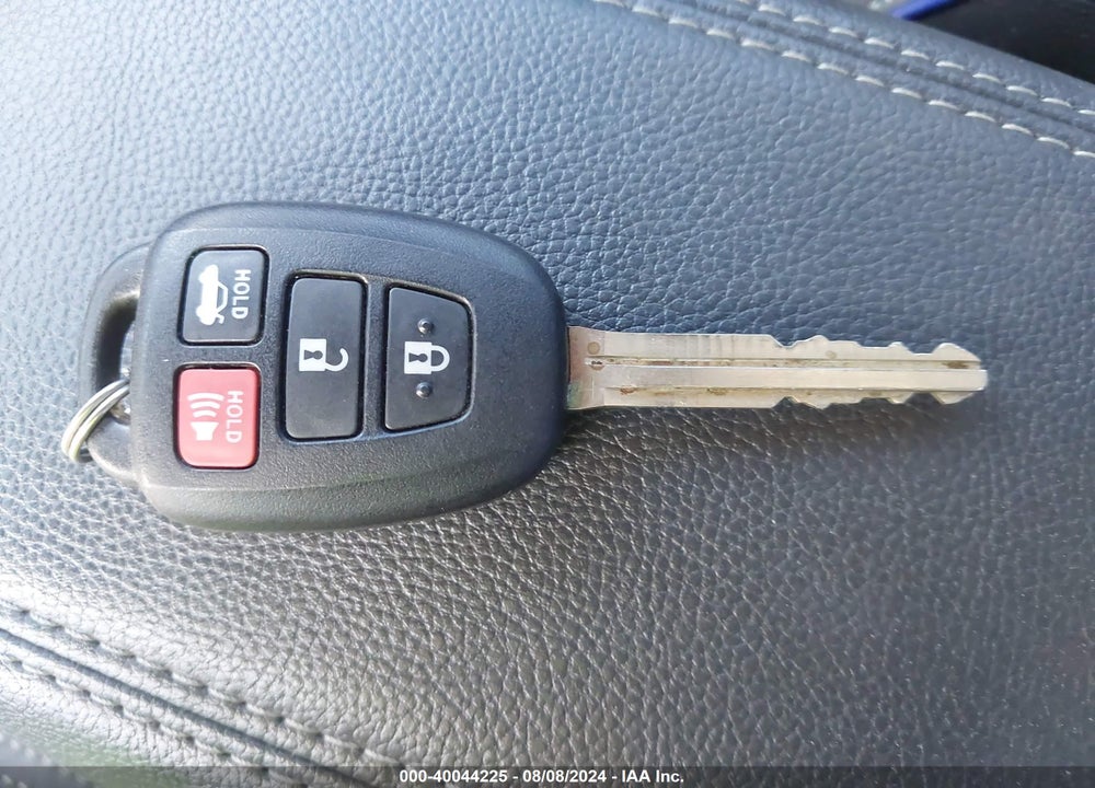 2019 TOYOTA COROLLA SE VIN: 5YFBURHE3KP949908