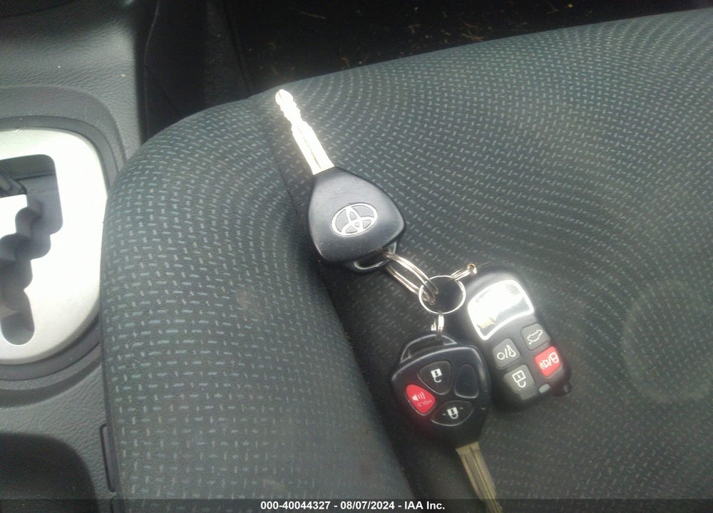2010 TOYOTA YARIS VIN: JTDBT4K37A1397619