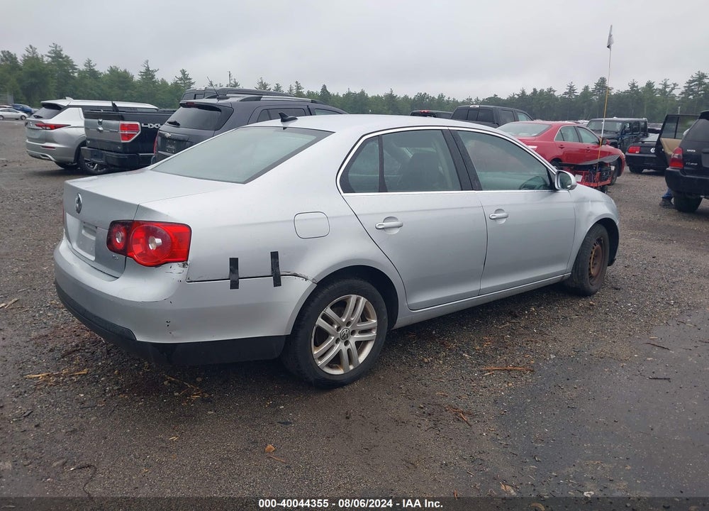 2010 VOLKSWAGEN JETTA SE VIN: 3VWRZ7AJ8AM007755