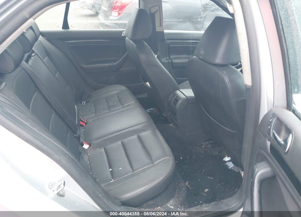 2010 VOLKSWAGEN JETTA SE VIN: 3VWRZ7AJ8AM007755