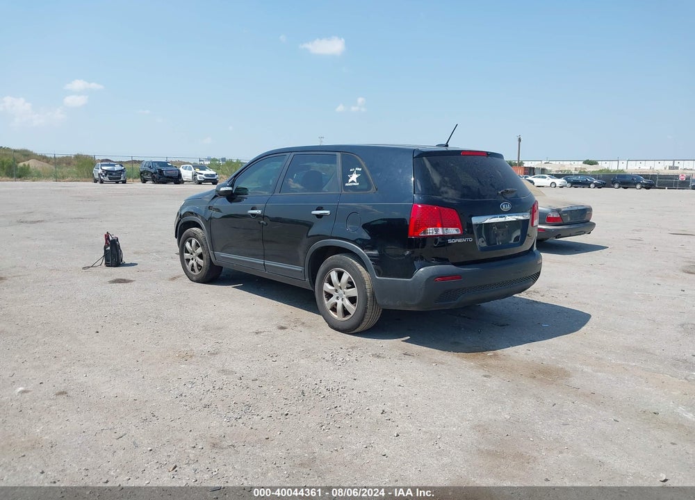 2013 KIA SORENTO LX VIN: 5XYKT3A18DG369911