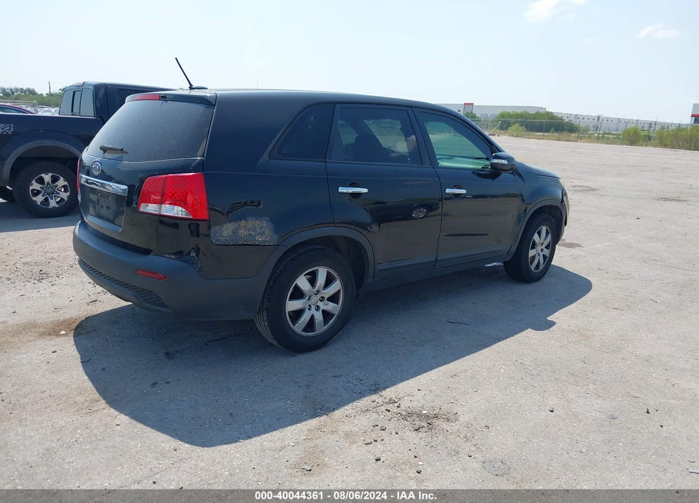 2013 KIA SORENTO LX VIN: 5XYKT3A18DG369911