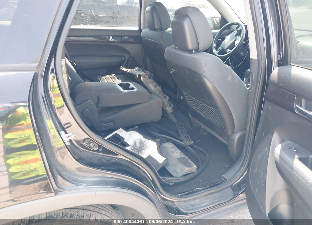2013 KIA SORENTO LX VIN: 5XYKT3A18DG369911