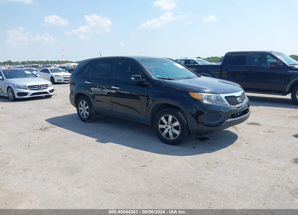 2013 KIA SORENTO LX VIN: 5XYKT3A18DG369911