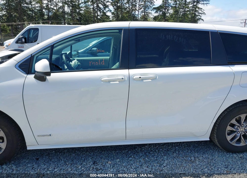 2021 TOYOTA SIENNA LE VIN: 5TDKRKEC6MS046321