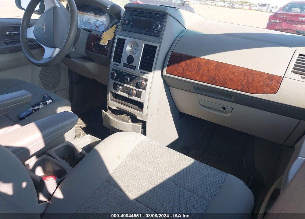 2009 CHRYSLER TOWN & COUNTRY LX VIN: 2A8HR44E09R637990