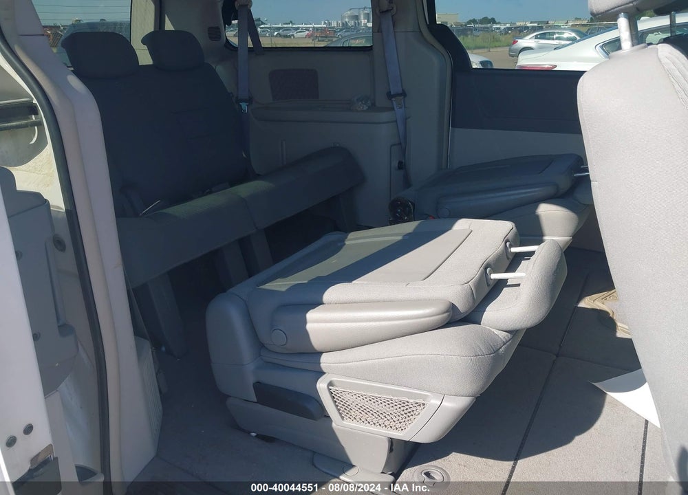 2009 CHRYSLER TOWN & COUNTRY LX VIN: 2A8HR44E09R637990
