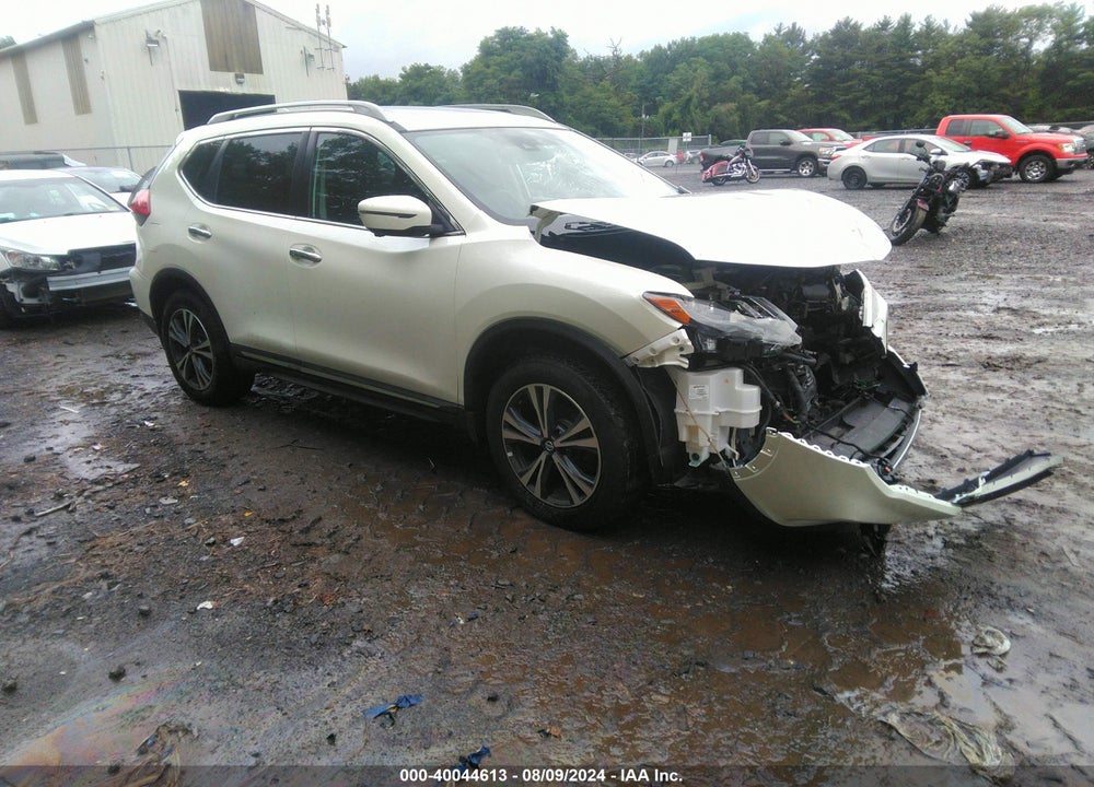 2017 NISSAN ROGUE SL VIN: 5N1AT2MV8HC879685