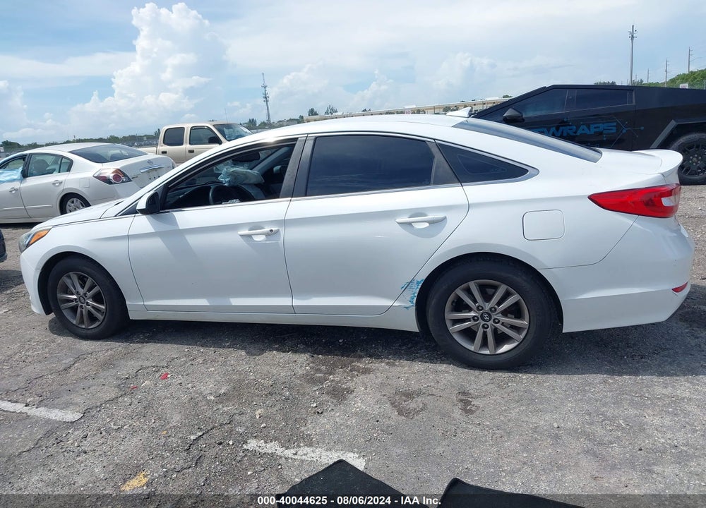2016 HYUNDAI SONATA SE VIN: 5NPE24AFXGH329201