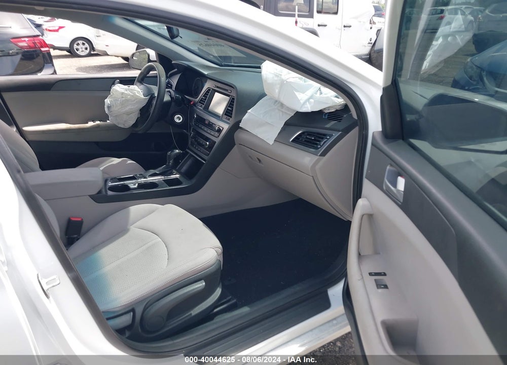 2016 HYUNDAI SONATA SE VIN: 5NPE24AFXGH329201