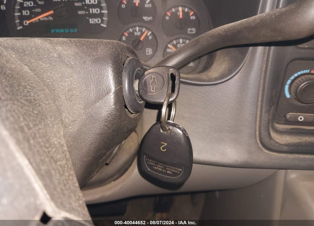 2004 CHEVROLET SUBURBAN 2500 LT VIN: 3GNGK26U44G212147