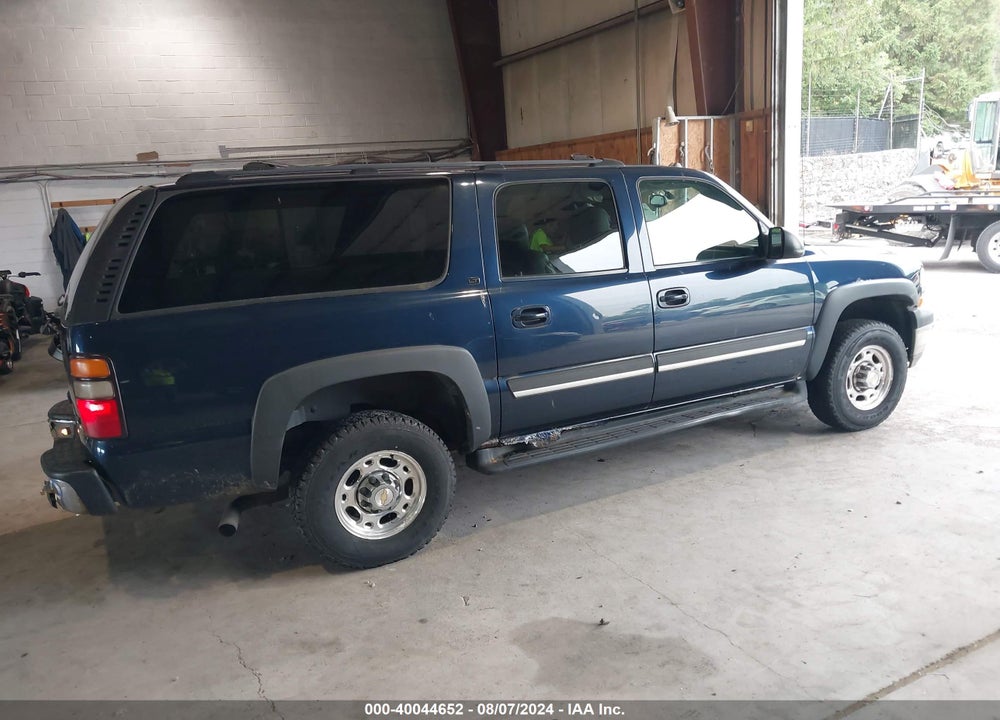 2004 CHEVROLET SUBURBAN 2500 LT VIN: 3GNGK26U44G212147
