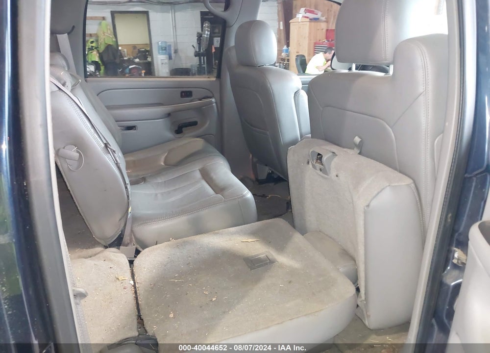 2004 CHEVROLET SUBURBAN 2500 LT VIN: 3GNGK26U44G212147