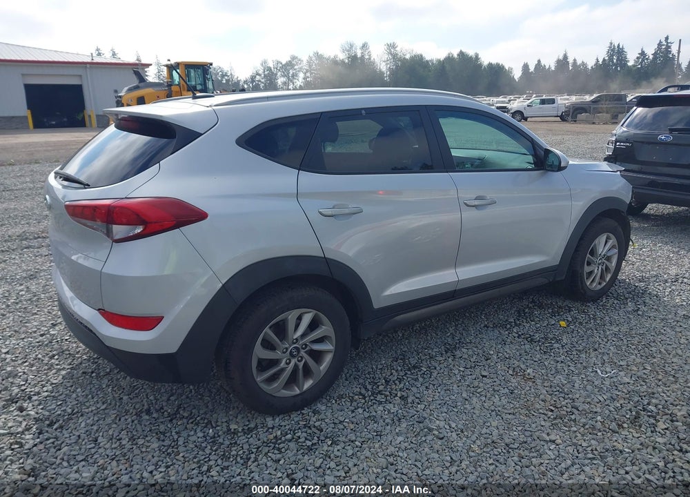 2016 HYUNDAI TUCSON SE VIN: KM8J3CA42GU116541