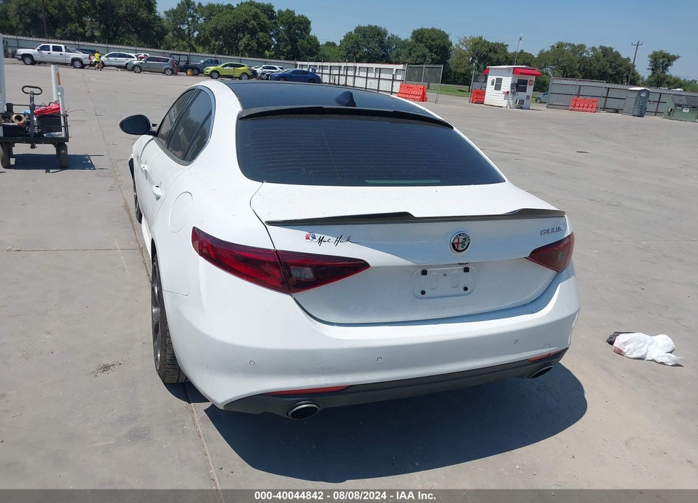 2018 ALFA ROMEO GIULIA TI LUSSO RWD VIN: ZARFAECNXJ7593909