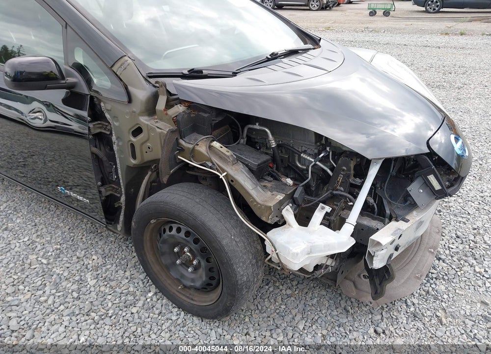2015 NISSAN LEAF S VIN: 1N4AZ0CP8FC300112