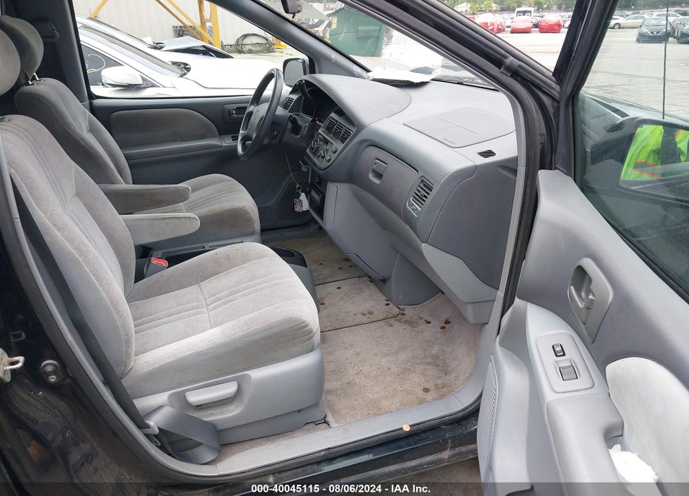 2000 TOYOTA SIENNA VIN: 4T3ZF19C4YU266539