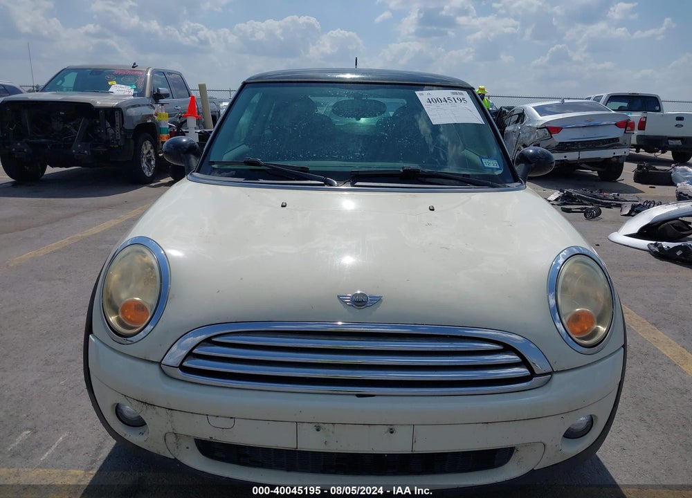 2009 MINI COOPER VIN: WMWMF33589TT68833