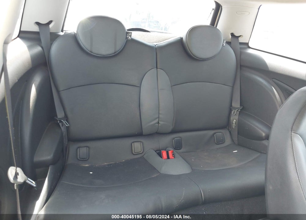 2009 MINI COOPER VIN: WMWMF33589TT68833