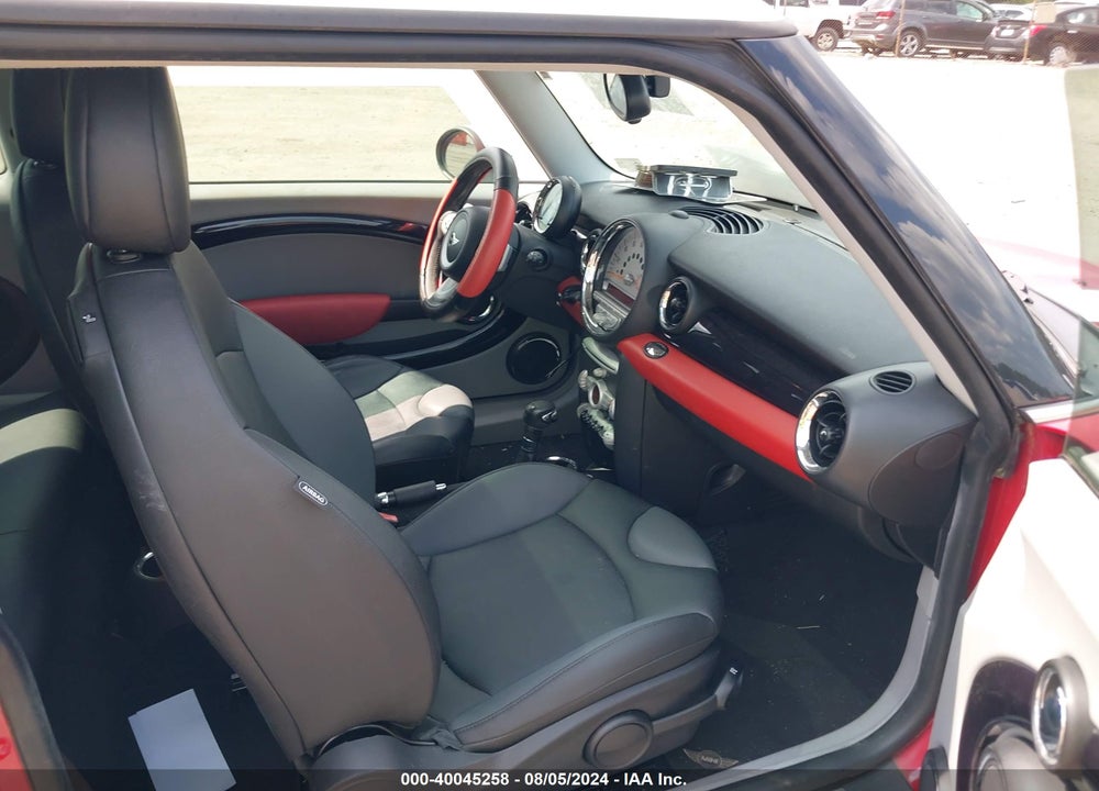 2007 MINI COOPER VIN: WMWMF33597TT50130