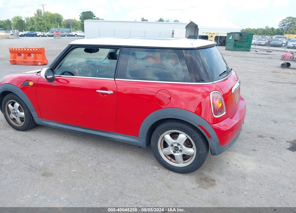 2007 MINI COOPER VIN: WMWMF33597TT50130