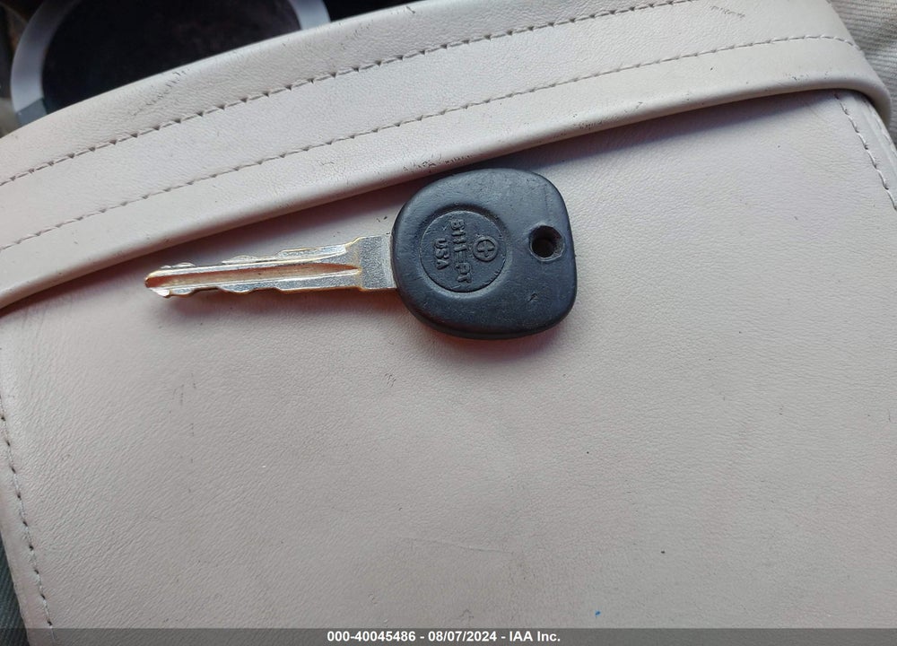 2008 BUICK LUCERNE CXL VIN: 1G4HD57208U184738