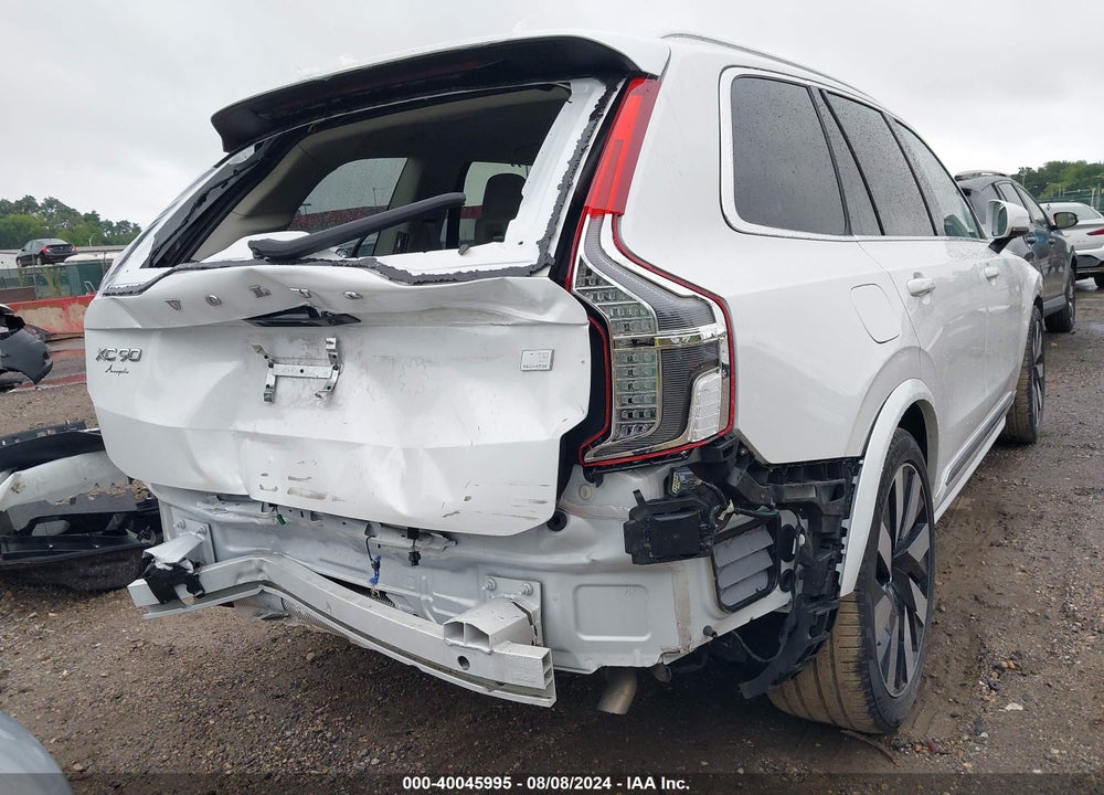 2023 VOLVO XC90 RECHARGE PLUG-IN HYBRID T8 ULTIMATE BRIGHT THEME 7-SEATER VIN: YV4H60CA0P1944033
