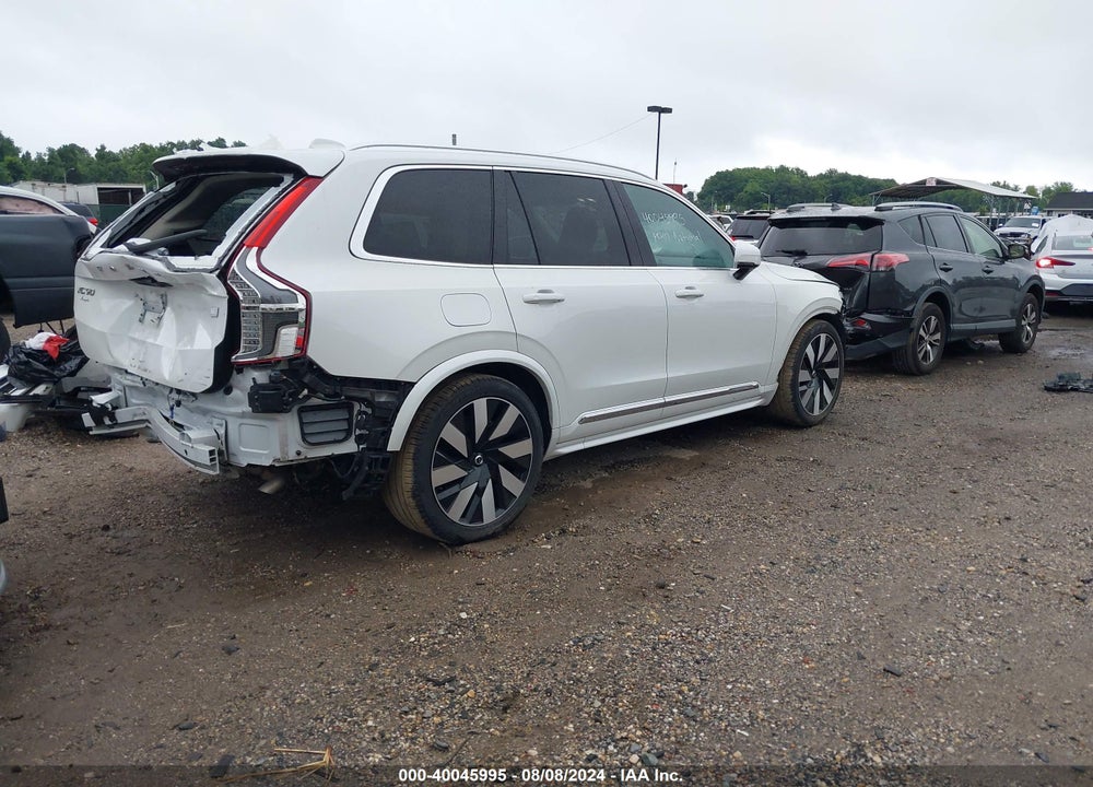 2023 VOLVO XC90 RECHARGE PLUG-IN HYBRID T8 ULTIMATE BRIGHT THEME 7-SEATER VIN: YV4H60CA0P1944033