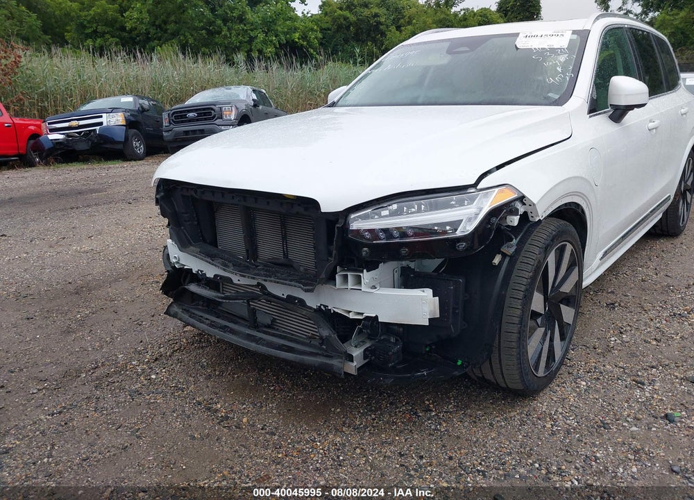 2023 VOLVO XC90 RECHARGE PLUG-IN HYBRID T8 ULTIMATE BRIGHT THEME 7-SEATER VIN: YV4H60CA0P1944033