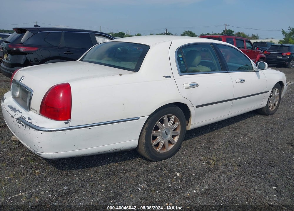 2008 LINCOLN TOWN CAR SIGNATURE LIMITED VIN: 2LNHM82V38X635673