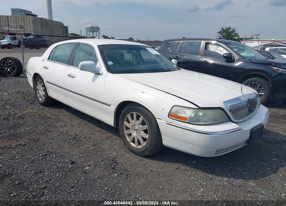2008 LINCOLN TOWN CAR SIGNATURE LIMITED VIN: 2LNHM82V38X635673