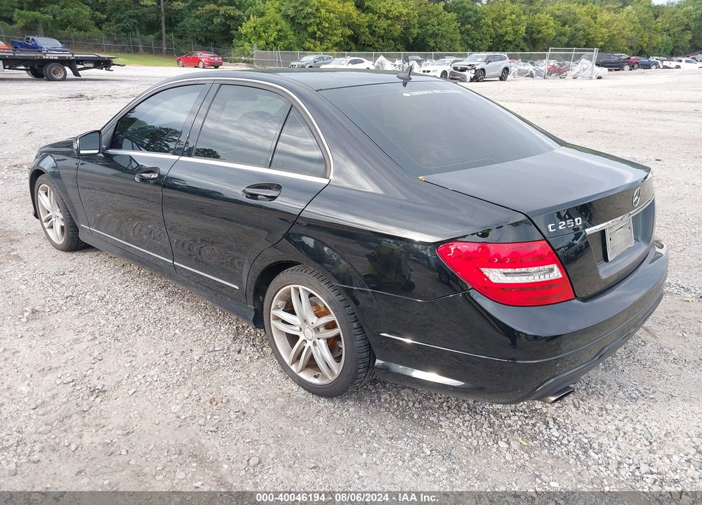 2013 MERCEDES-BENZ C 250 LUXURY/SPORT VIN: WDDGF4HB8DG128628