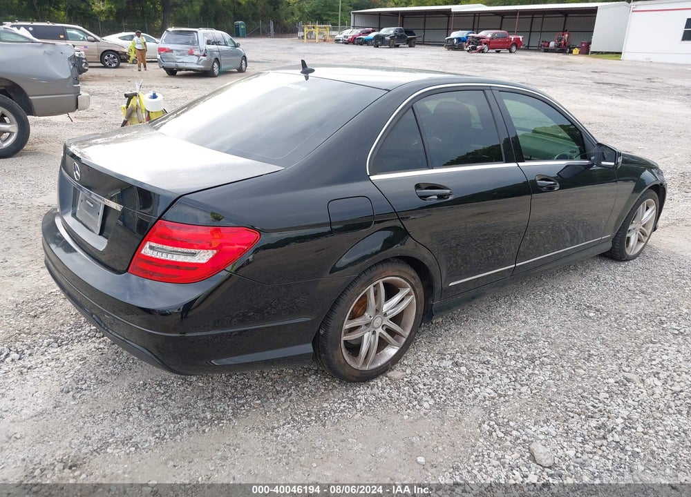 2013 MERCEDES-BENZ C 250 LUXURY/SPORT VIN: WDDGF4HB8DG128628