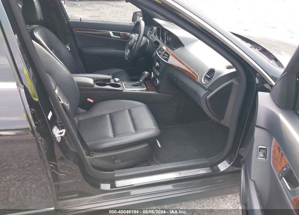 2013 MERCEDES-BENZ C 250 LUXURY/SPORT VIN: WDDGF4HB8DG128628