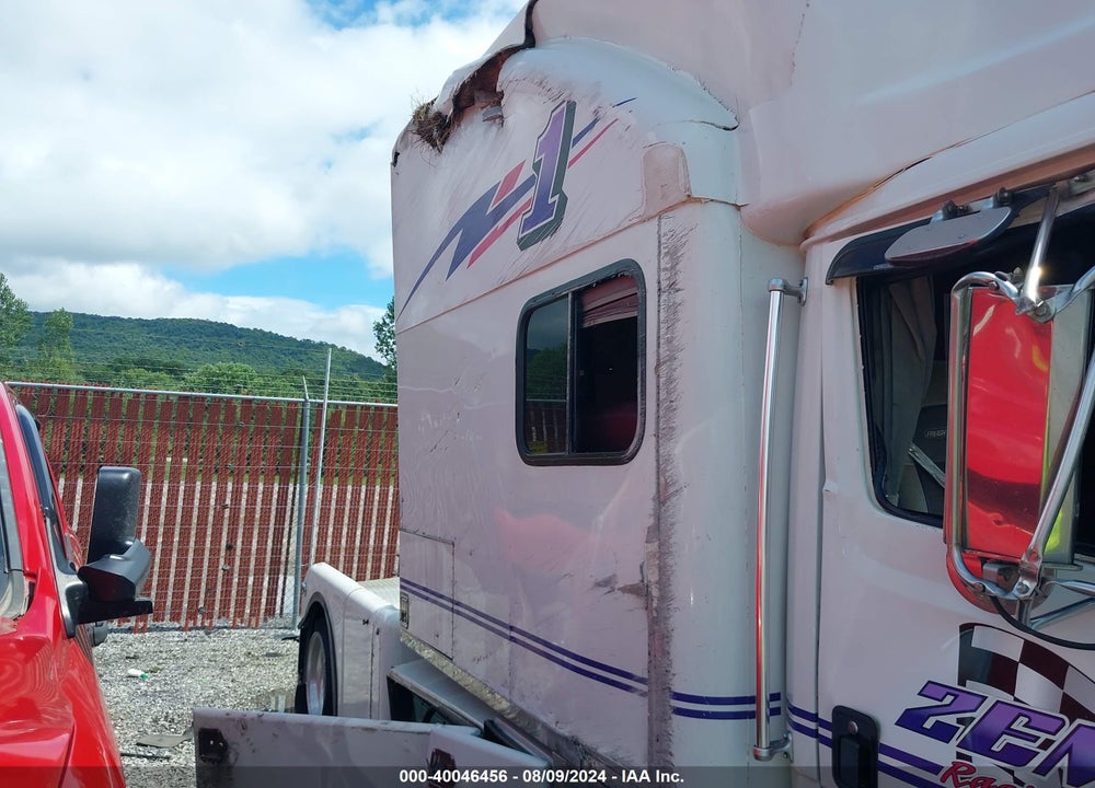 2001 FREIGHTLINER FL106 VIN: 1FVABZB871HF30479