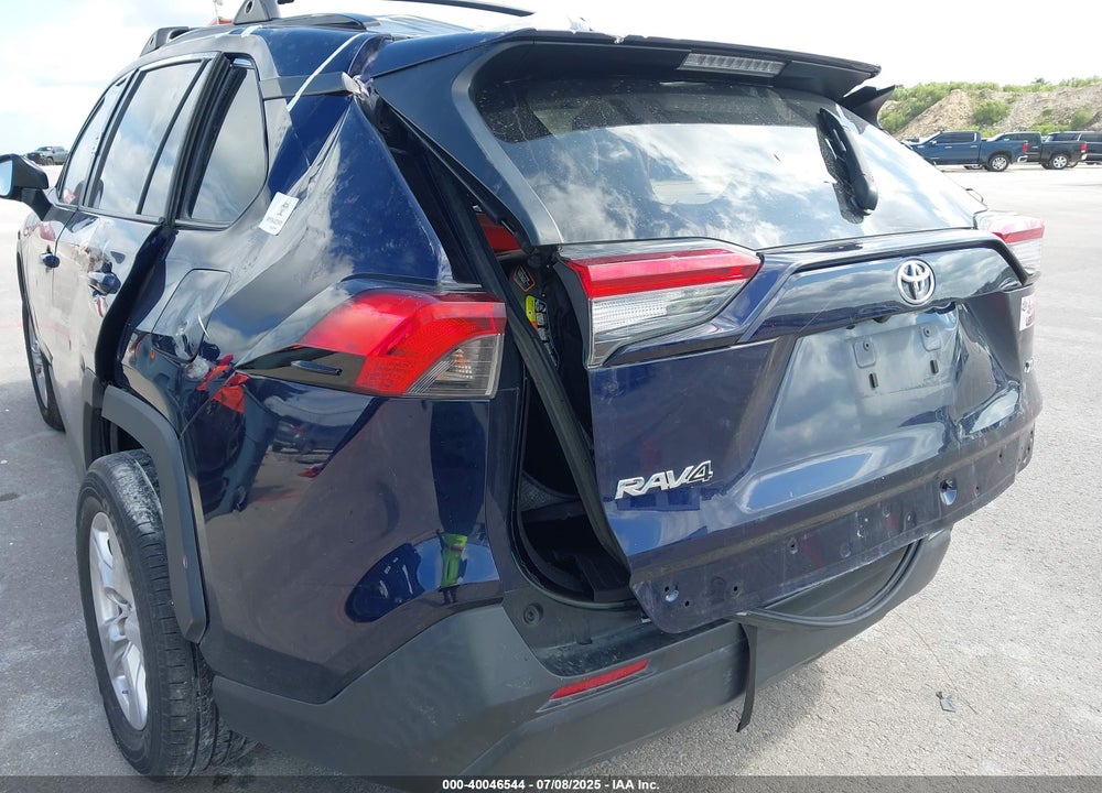 2019 TOYOTA RAV4 XLE VIN: 2T3W1RFVXKW042088