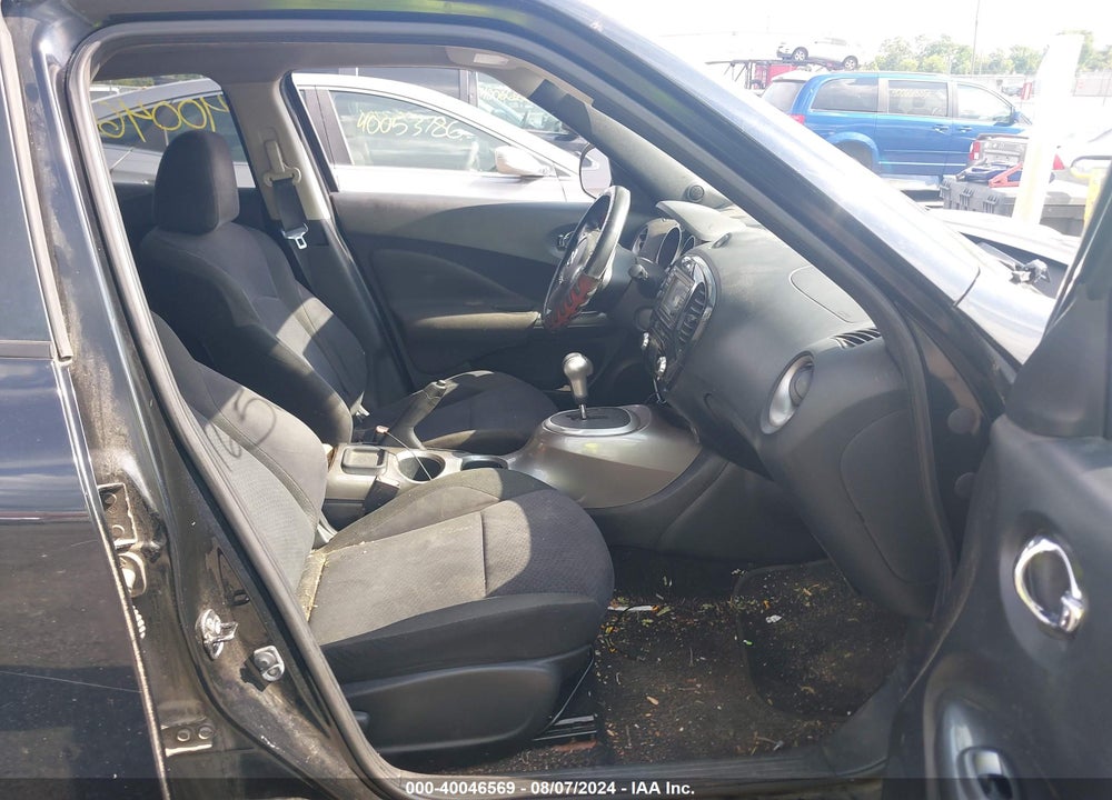 2011 NISSAN JUKE SV VIN: JN8AF5MV1BT027588