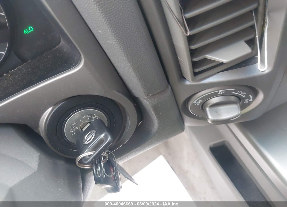 2005 NISSAN TITAN SE VIN: 1N6AA06B25N542525
