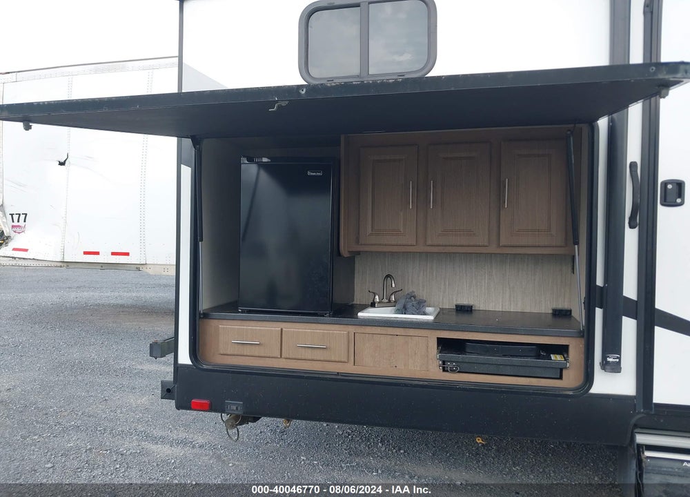 2018 CRUISER RV FUN FINDER XTREME LITE 31BH VIN: 5RXAB3524J1375389