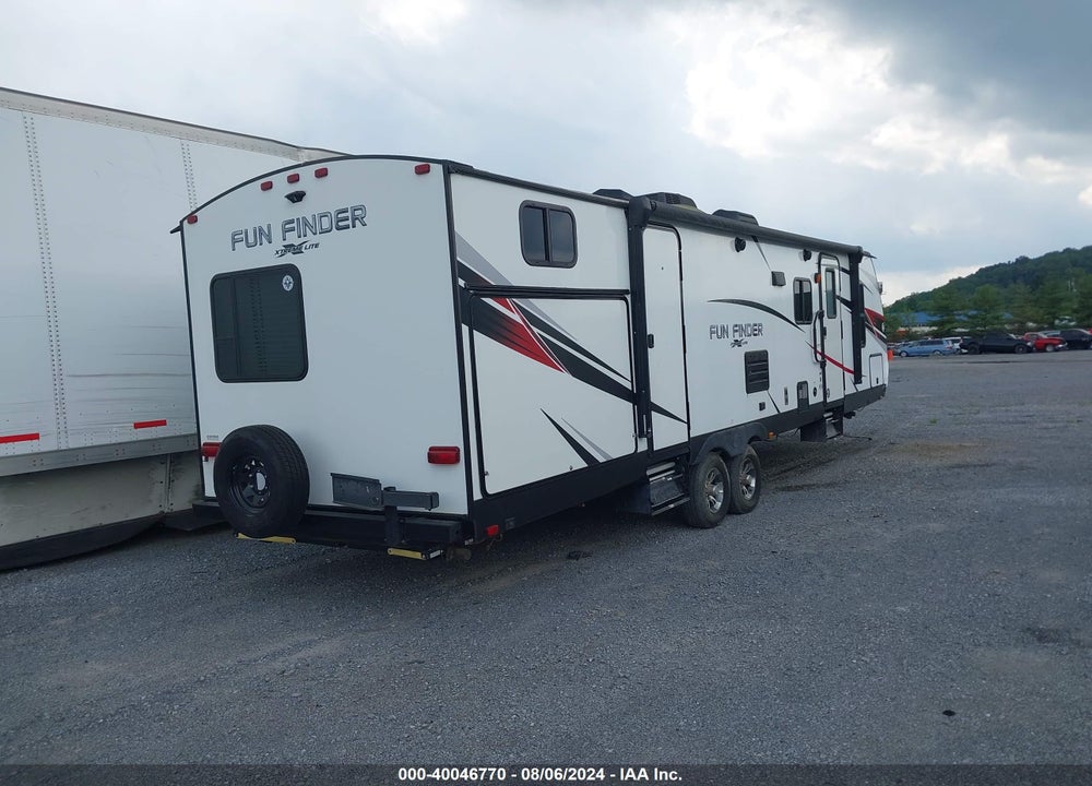 2018 CRUISER RV FUN FINDER XTREME LITE 31BH VIN: 5RXAB3524J1375389
