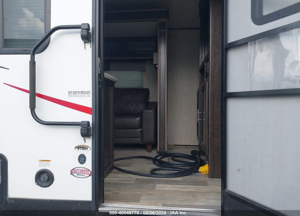 2018 CRUISER RV FUN FINDER XTREME LITE 31BH VIN: 5RXAB3524J1375389