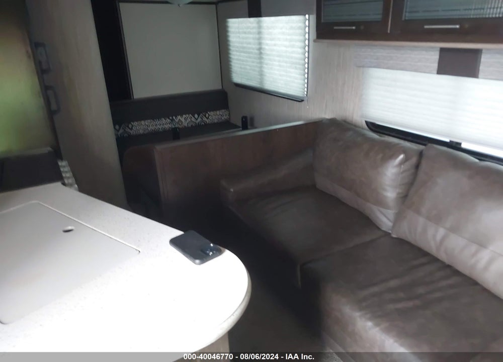 2018 CRUISER RV FUN FINDER XTREME LITE 31BH VIN: 5RXAB3524J1375389
